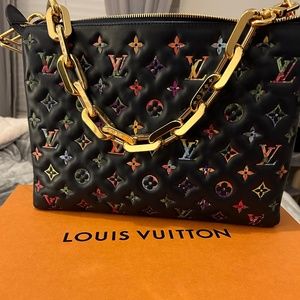 Louis Vuitton coussin mm gard navy